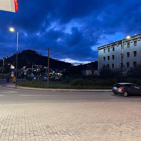 Vila At Berat Esterno foto
