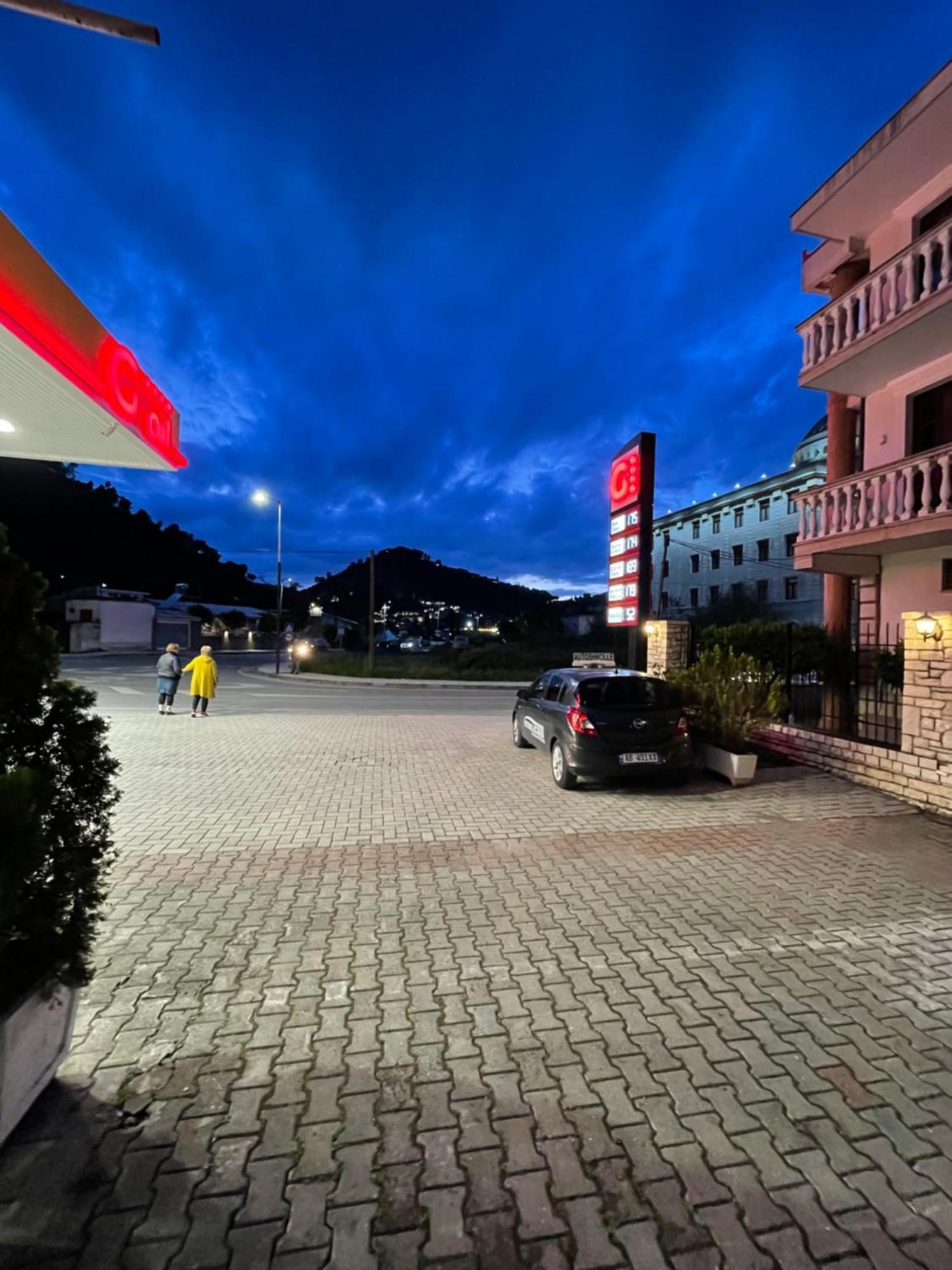 Vila At Berat Esterno foto