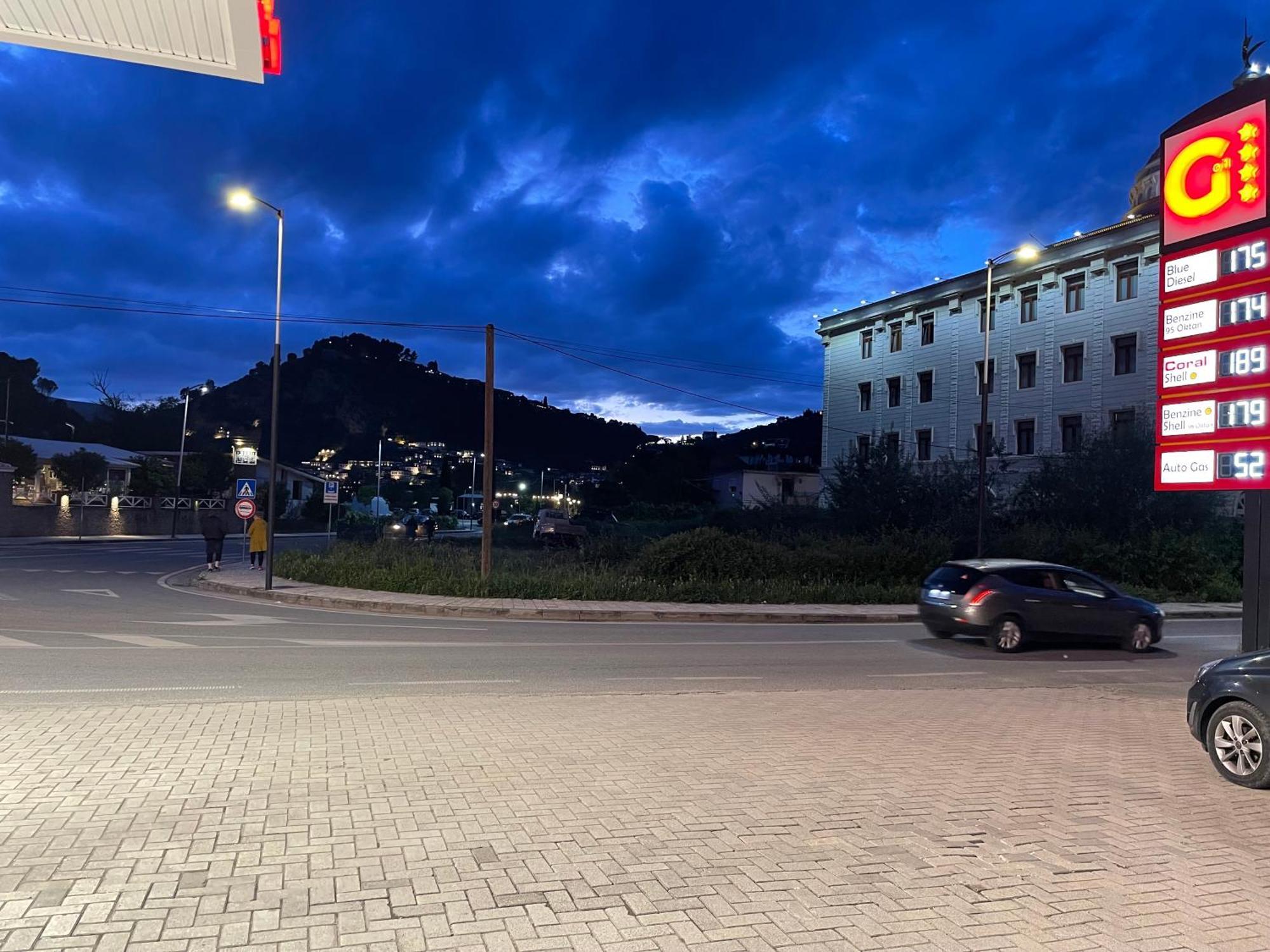 Vila At Berat Esterno foto