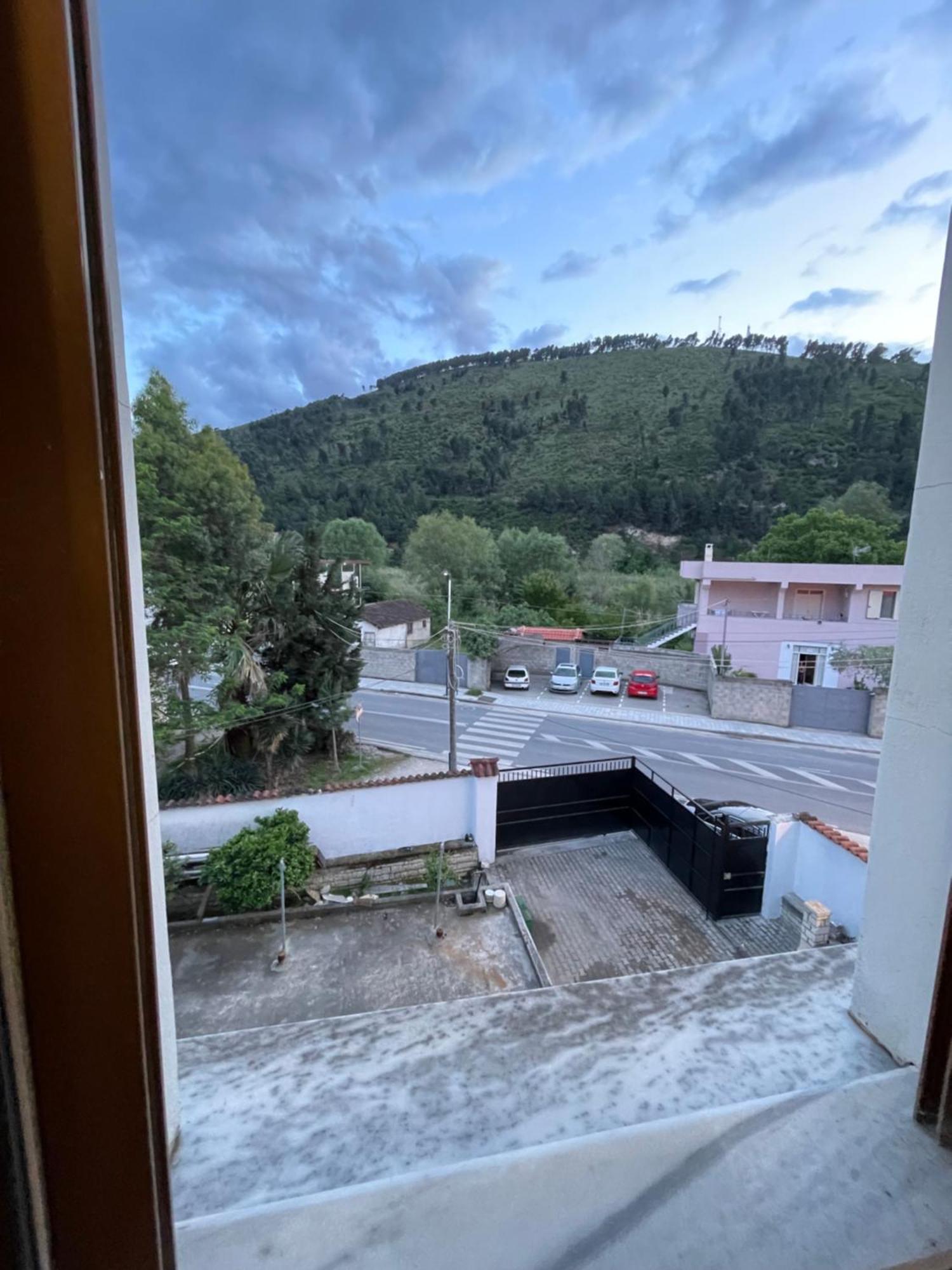 Vila At Berat Esterno foto
