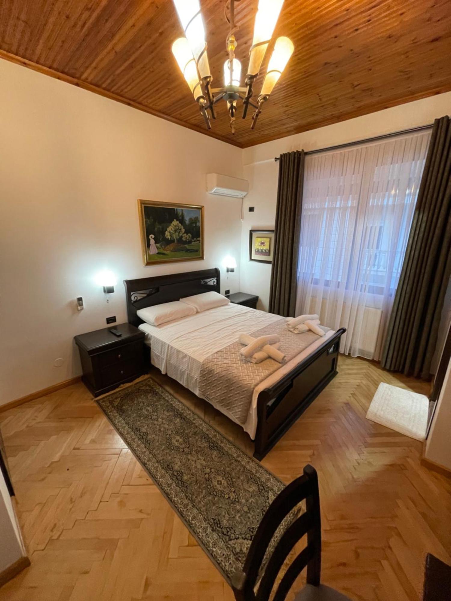 Vila At Berat Esterno foto