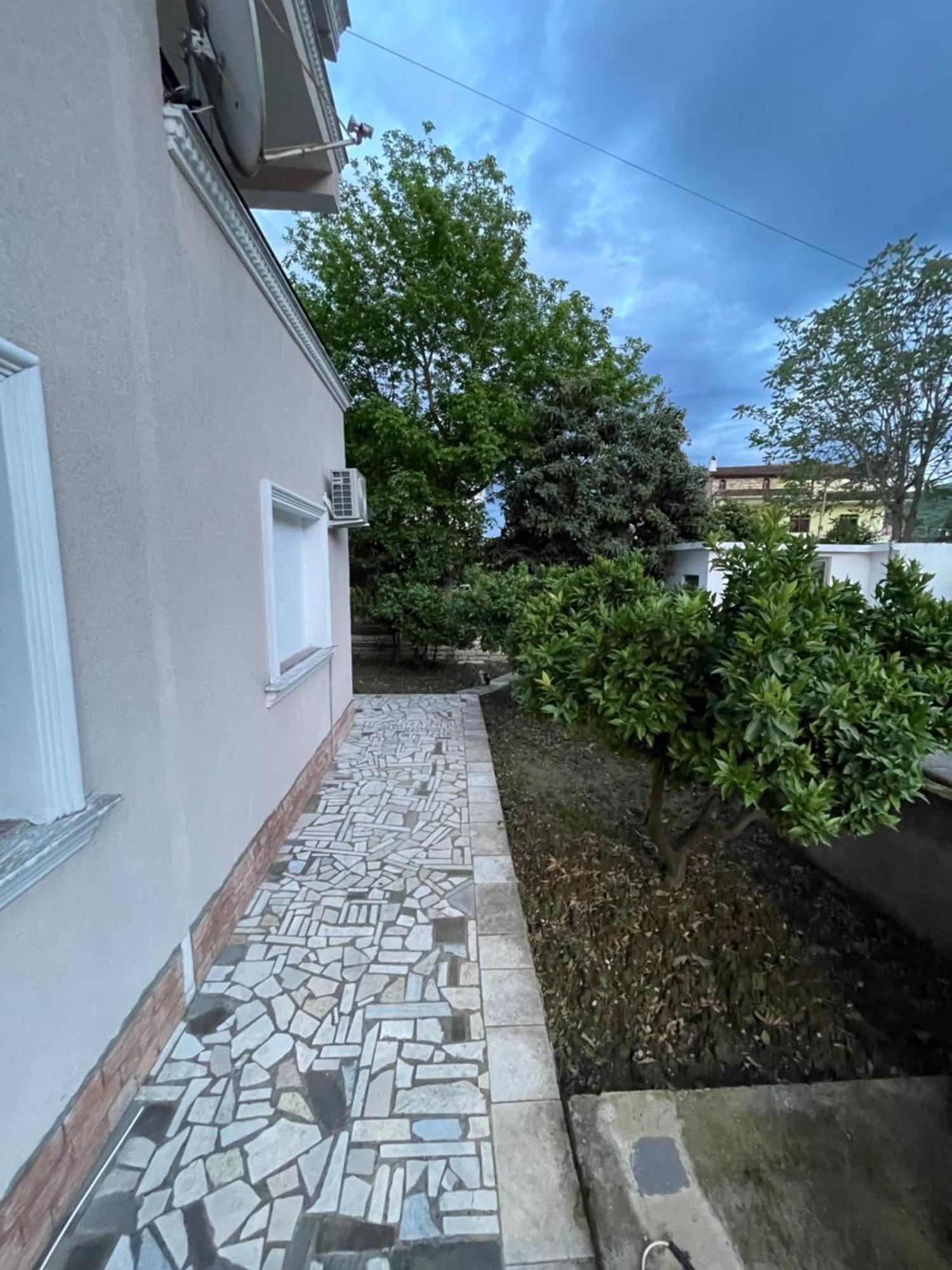 Vila At Berat Esterno foto