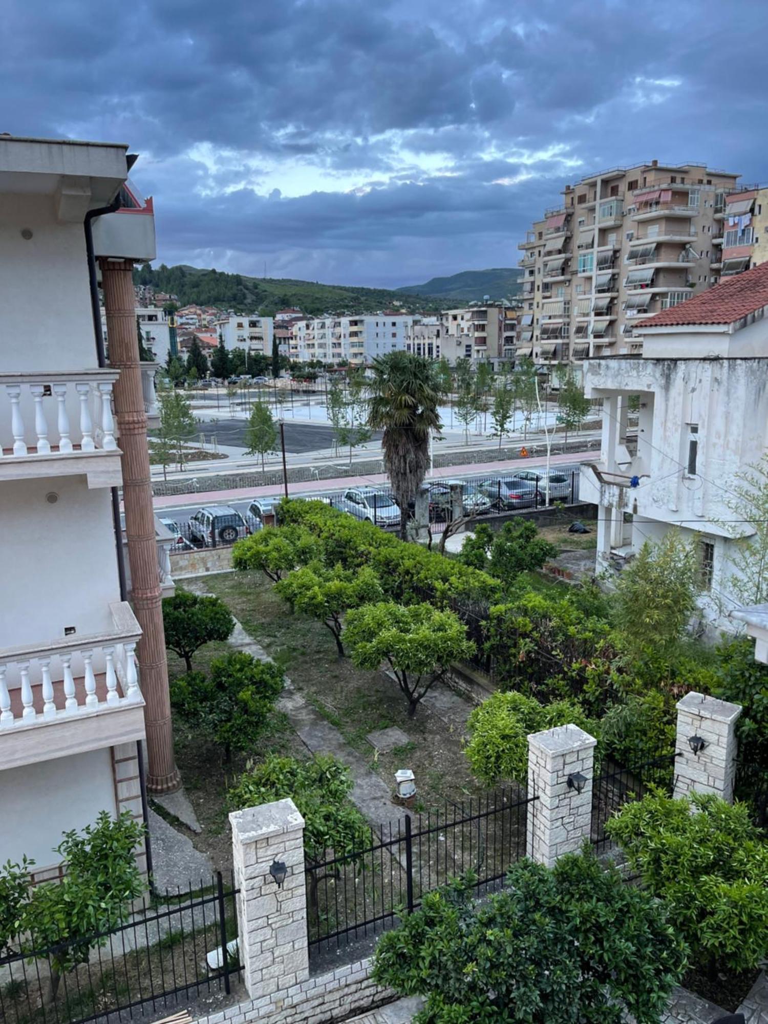 Vila At Berat Esterno foto